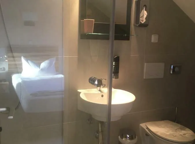 Am Hafen فندق مبيت وإفطار مانهايم